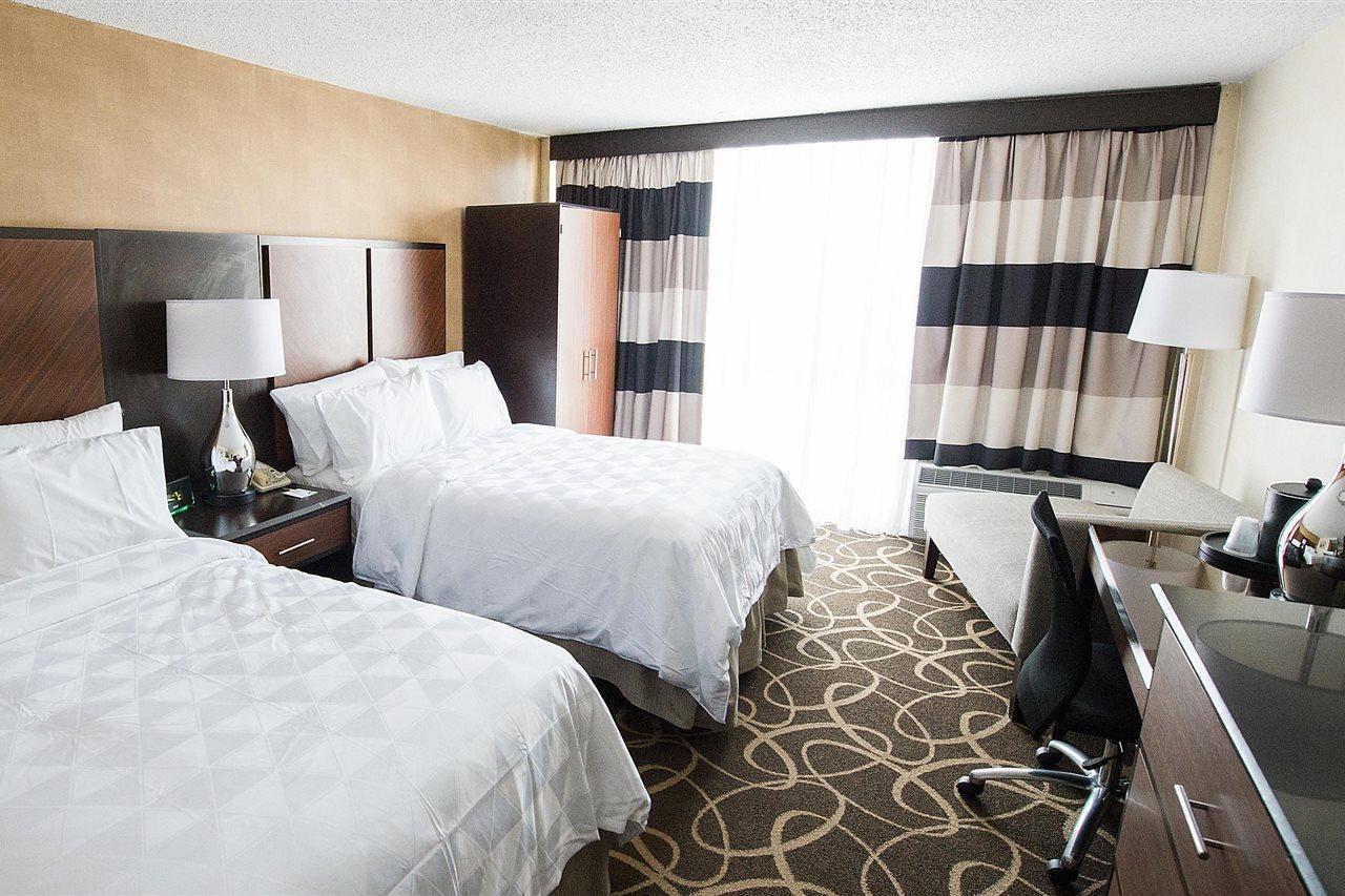 Holiday Inn Newark International Airport Exterior photo