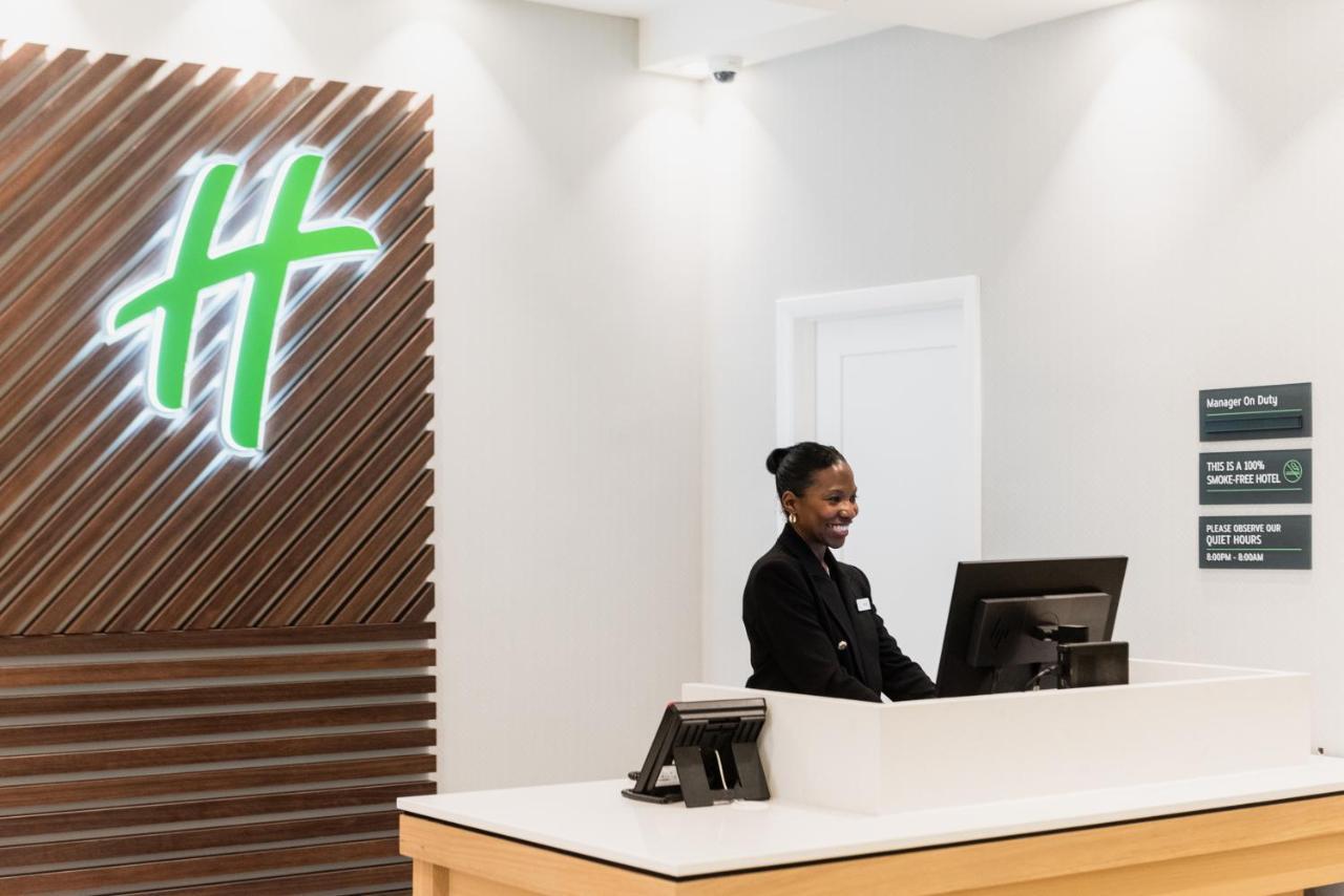 Holiday Inn Newark International Airport Exterior photo