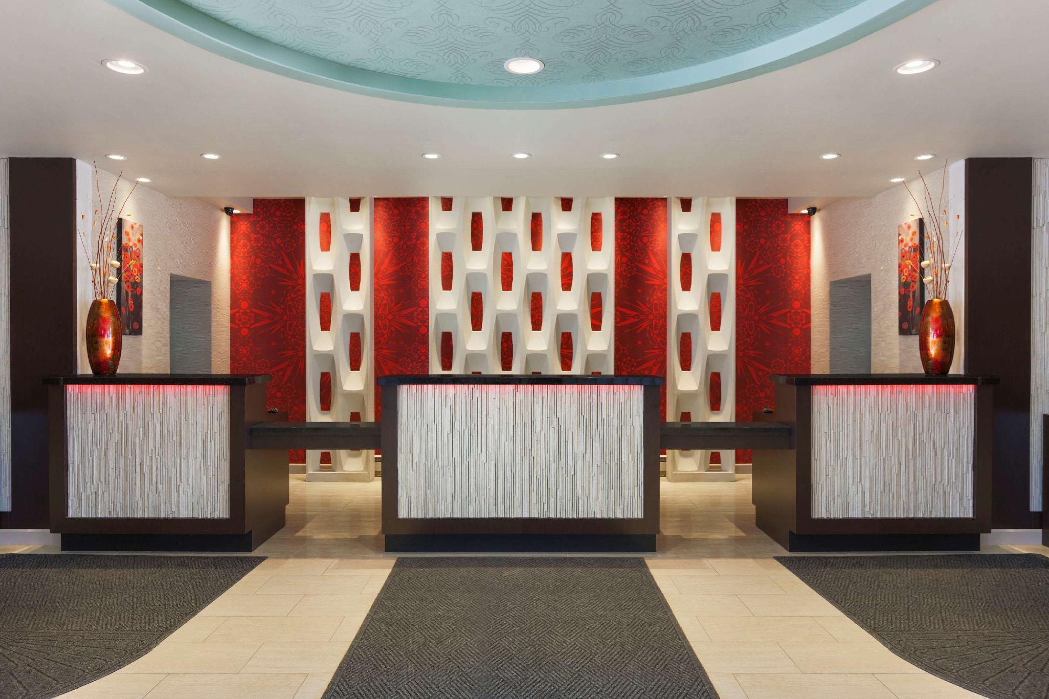 Holiday Inn Newark International Airport Exterior photo